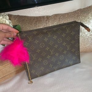 💯 Authentic LV Toiletry Pouch 26